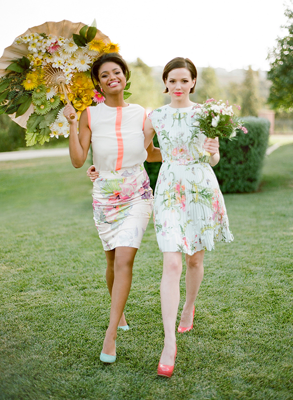 时尚新娘婚礼灵感单一色系已经无法满足姐妹们的少女心！来看看这20件花朵系时尚伴娘礼服吧！